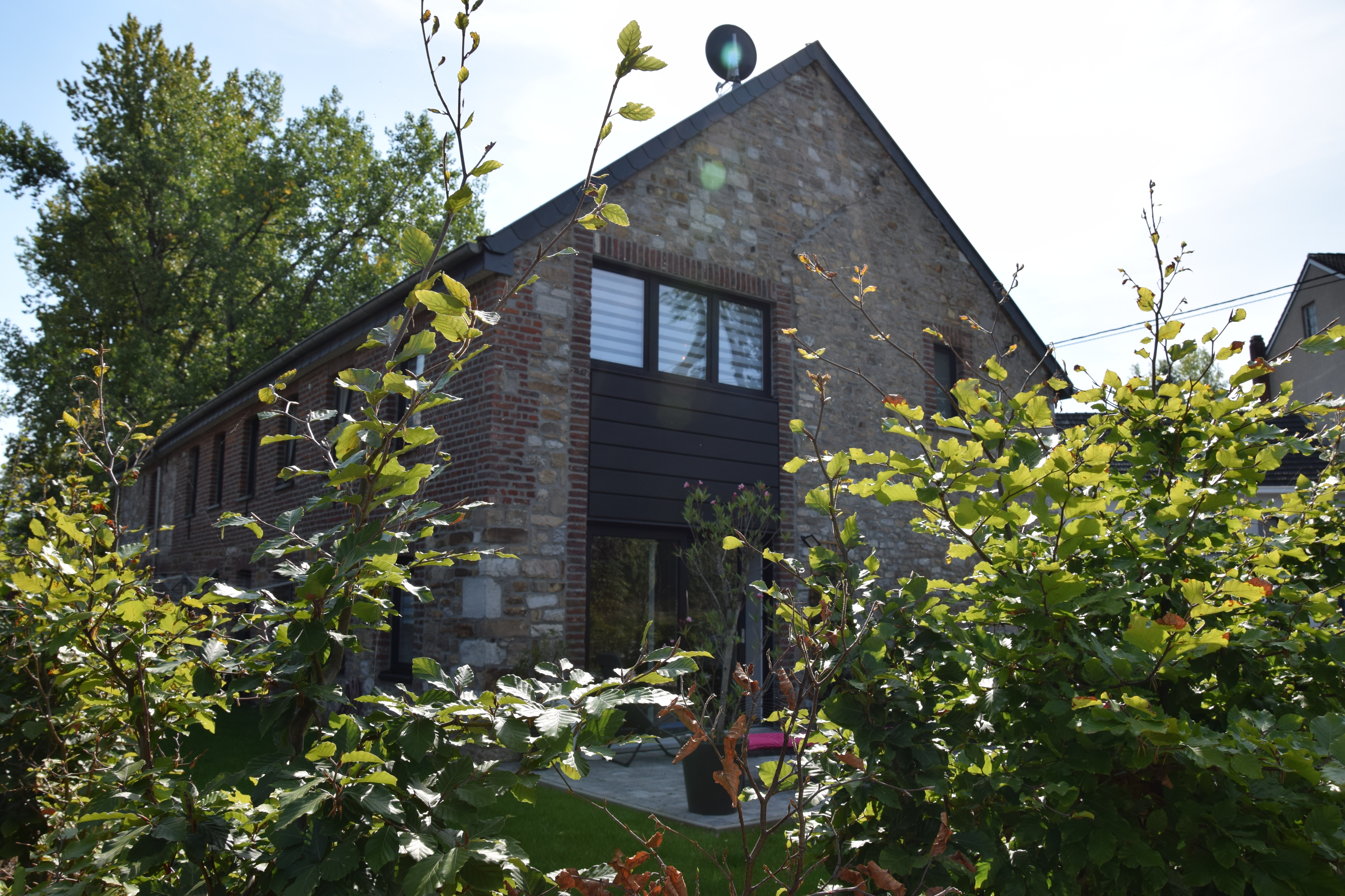 Bauernhaus Renovierung Eupen - Seitenansicht der linken Seite - Danphil-Construction Contractor