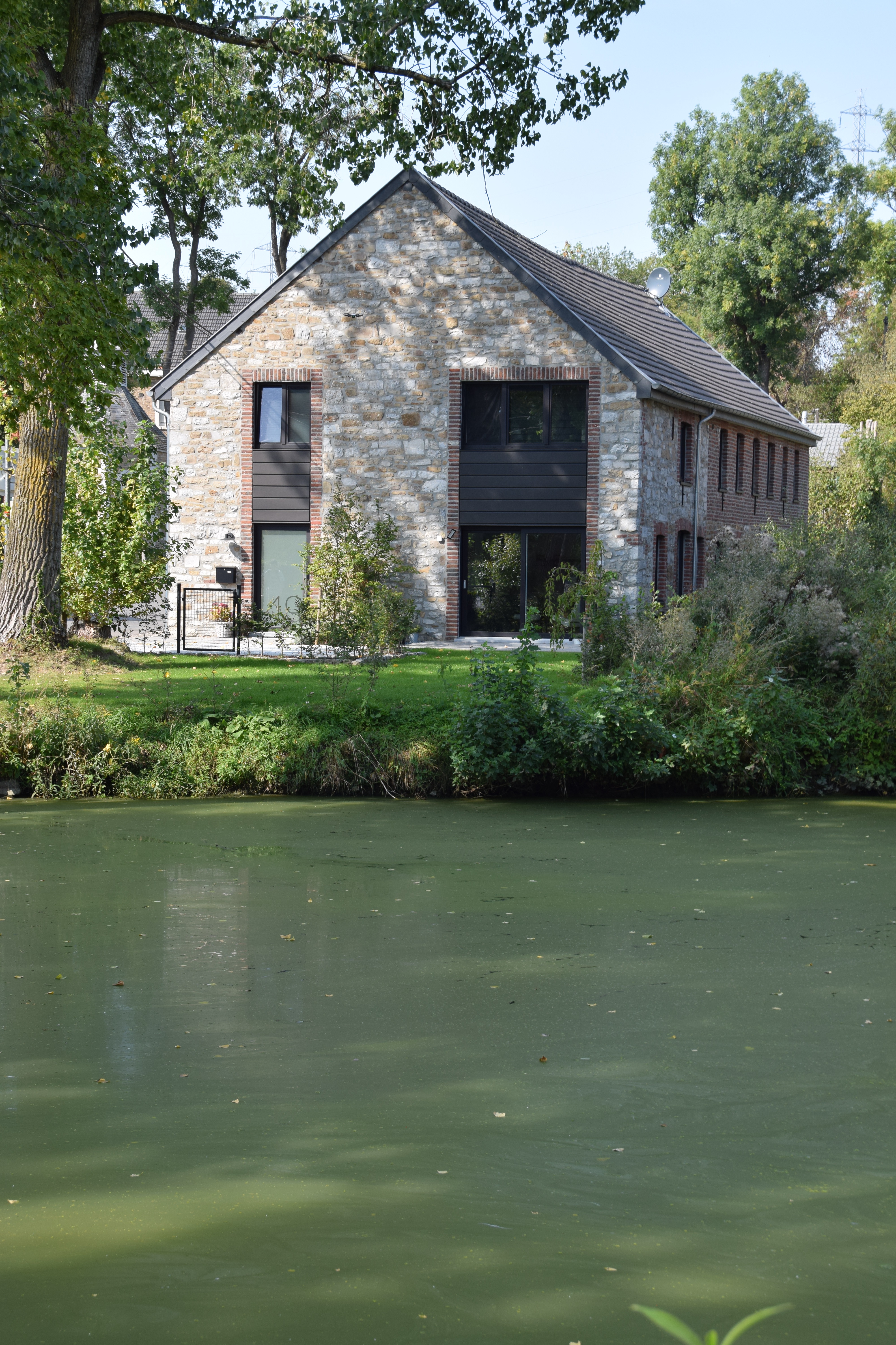 Bauernhaus Renovierung Eupen - Seitenansicht der rechten Seite - Danphil-Construction Contractor