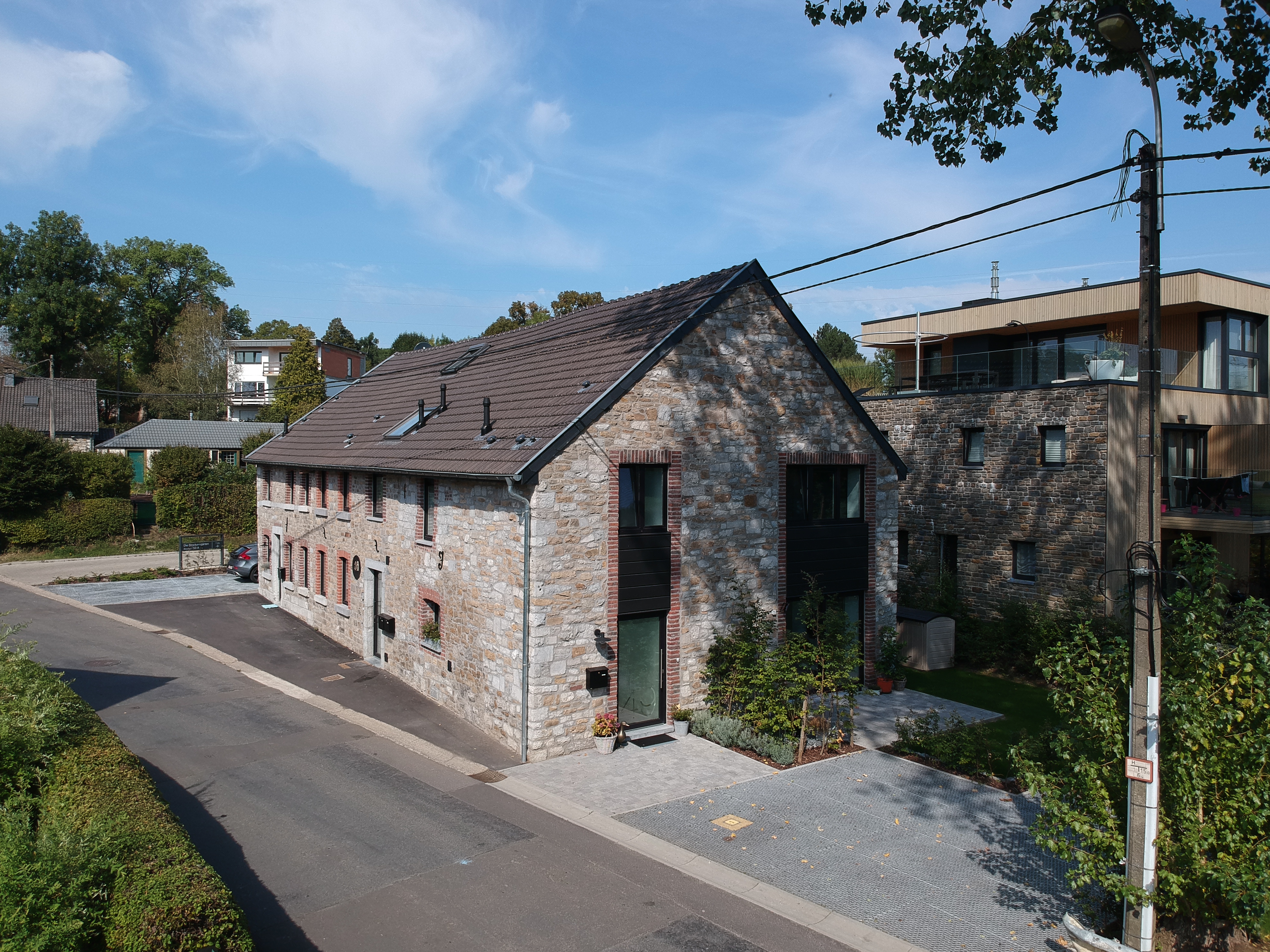 Bauernhaus Renovierung Eupen - Vorderansicht von rechts von nahem - Danphil-Construction Contractor