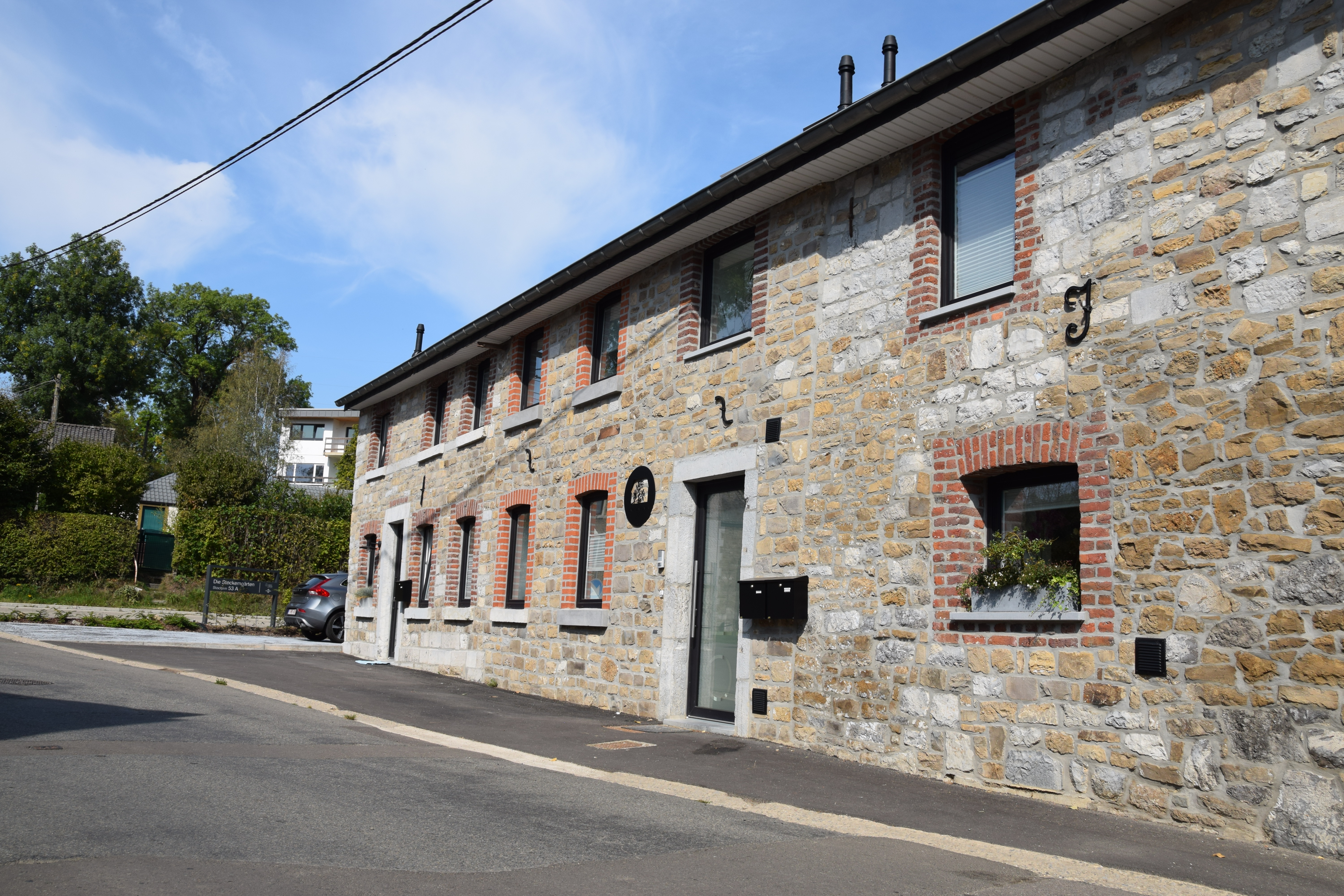 Bauernhaus Renovierung Eupen - Vorderansicht von schräg rechts - Danphil-Construction Contractor