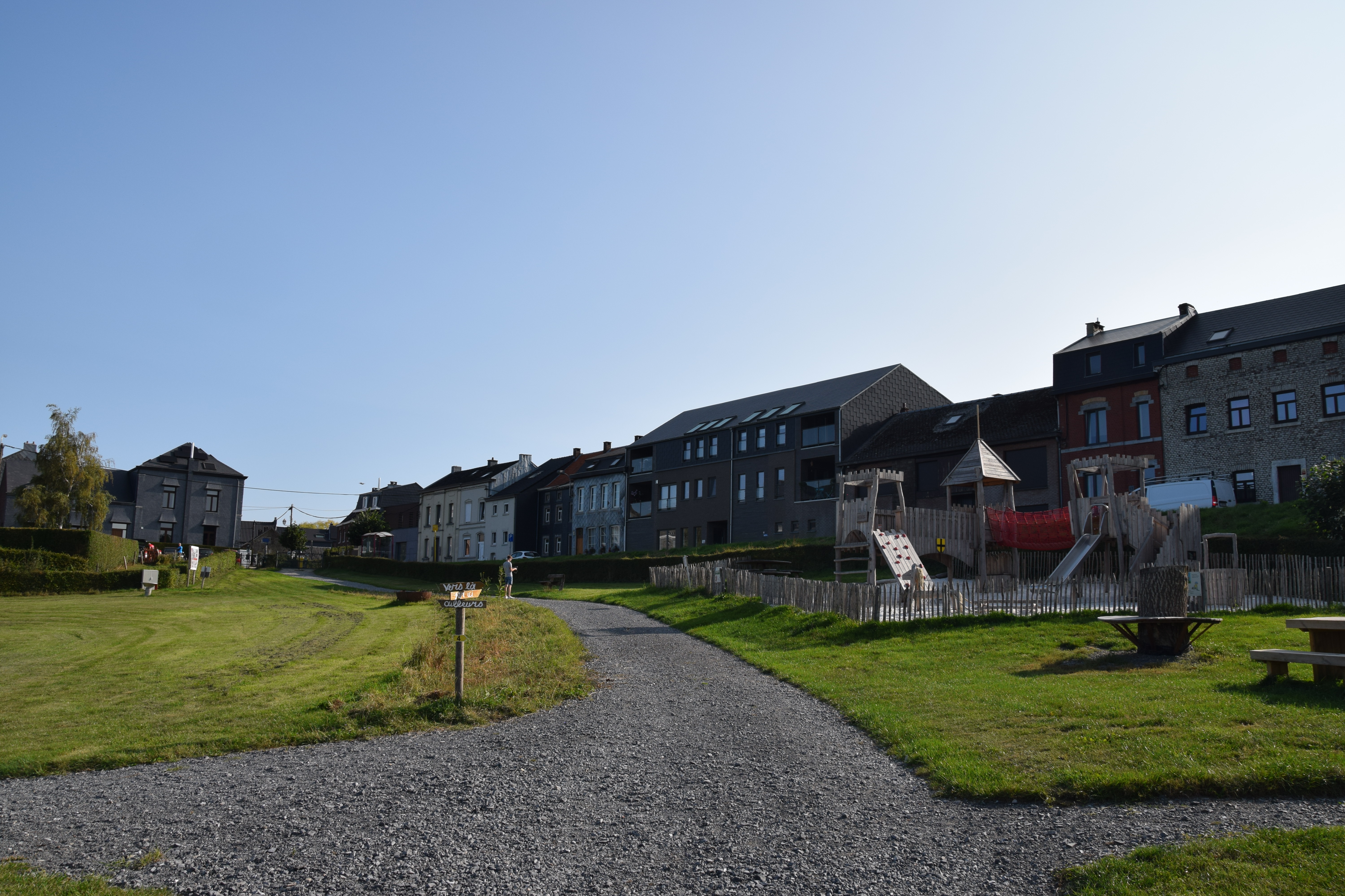 Mehrfamilienhaus Thimister Clermont - Vorderansicht von schräg unten rechts von weit weg - Danphil-Construction Contractor
