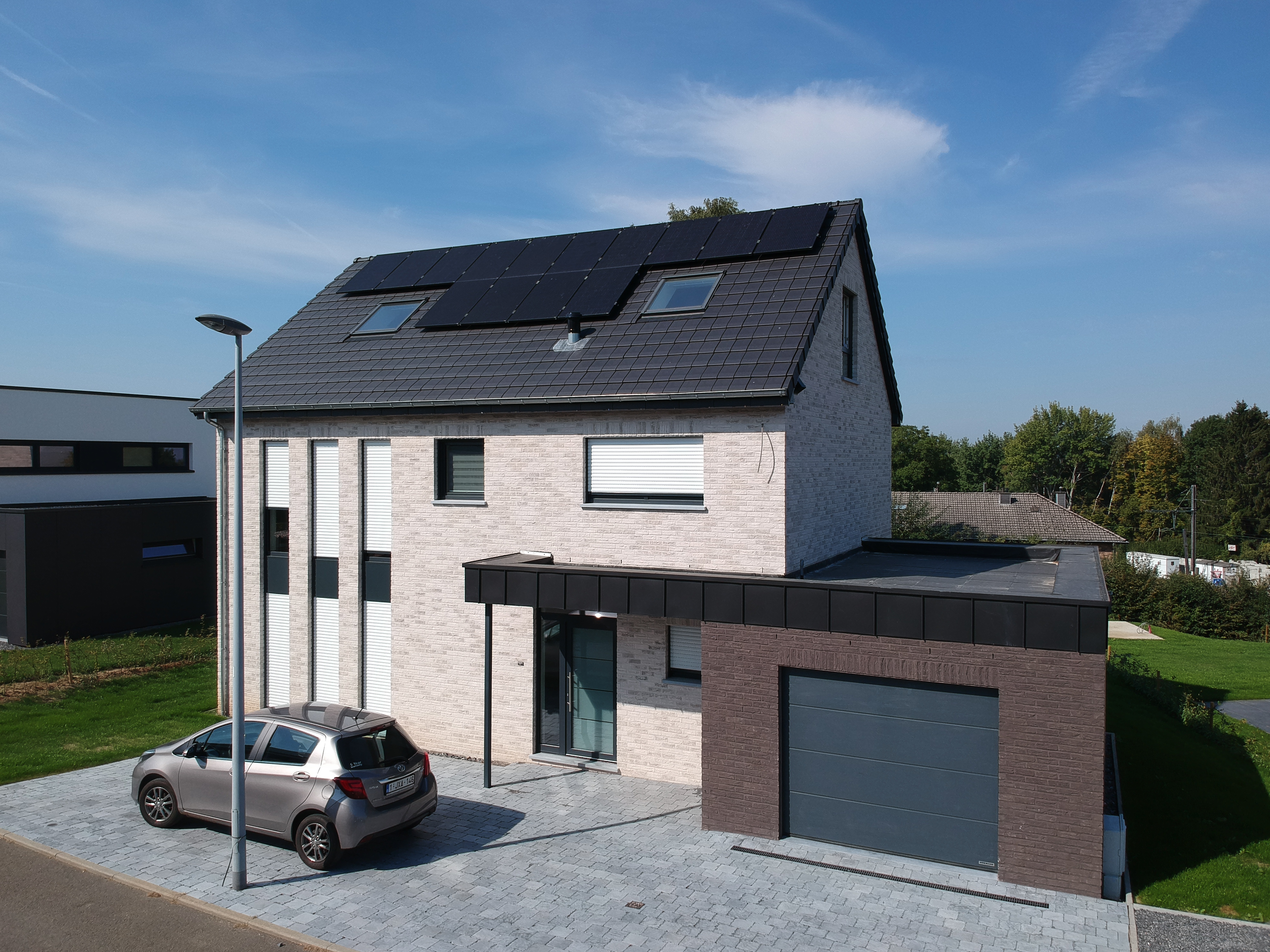 Modern villa Lontzen - Front view right - Danphil-Construction Contractor