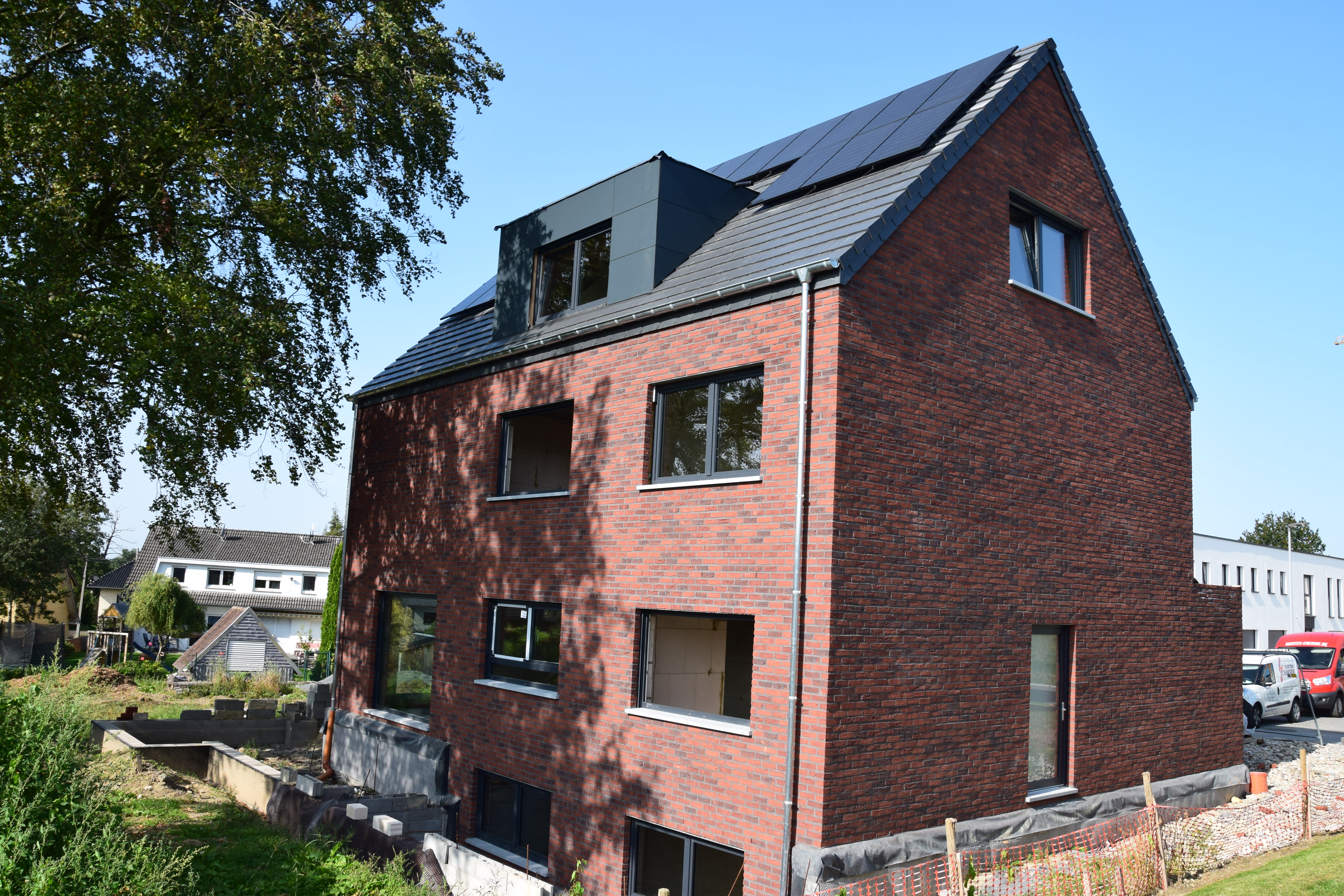 Villa Lichtenbusch Raeren - Hinteransicht von schräg rechts - Danphil-Construction Contractor