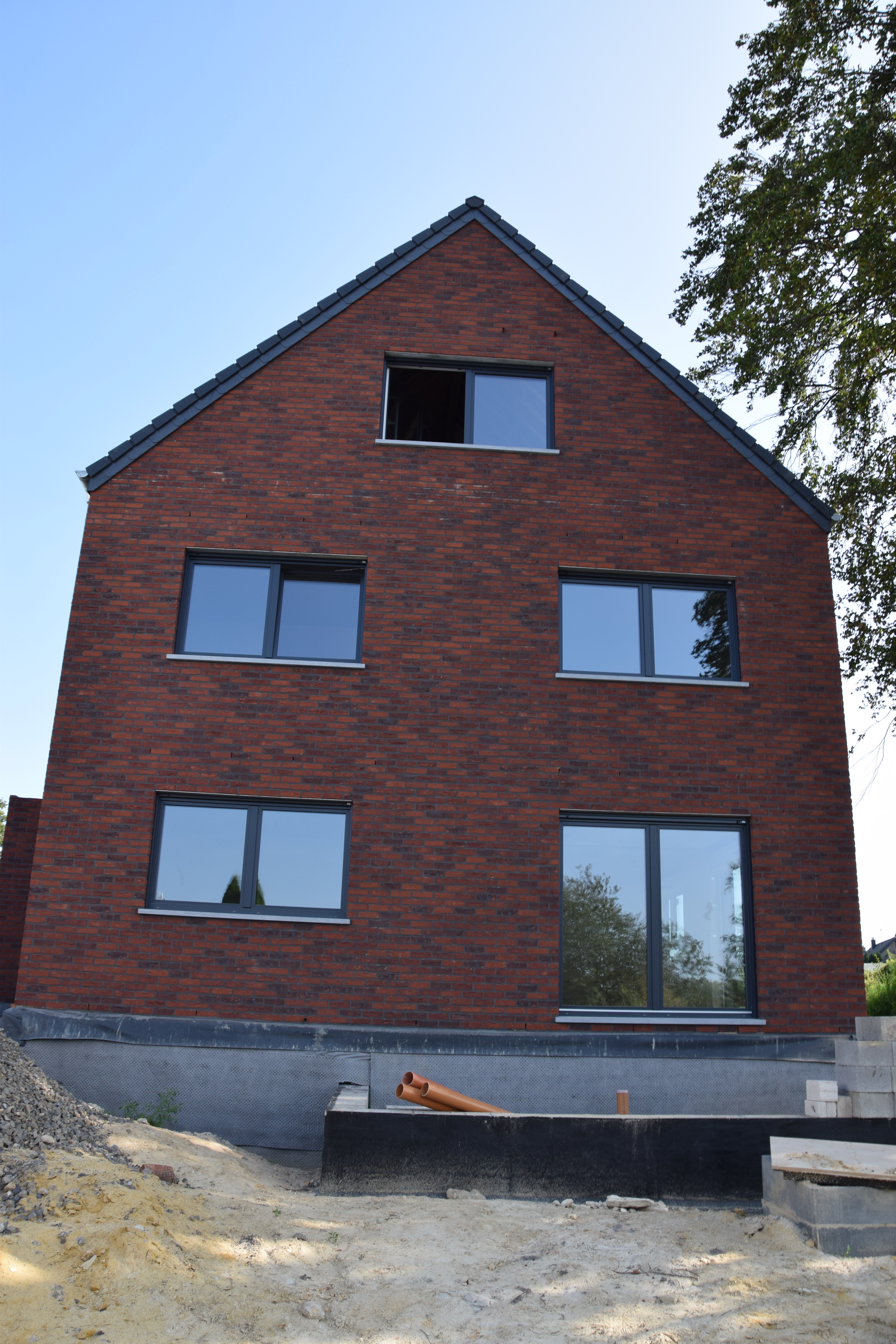 Villa Lichtenbusch Raeren - Seitenansicht der rechten Seite zentral - Danphil-Construction Contractor