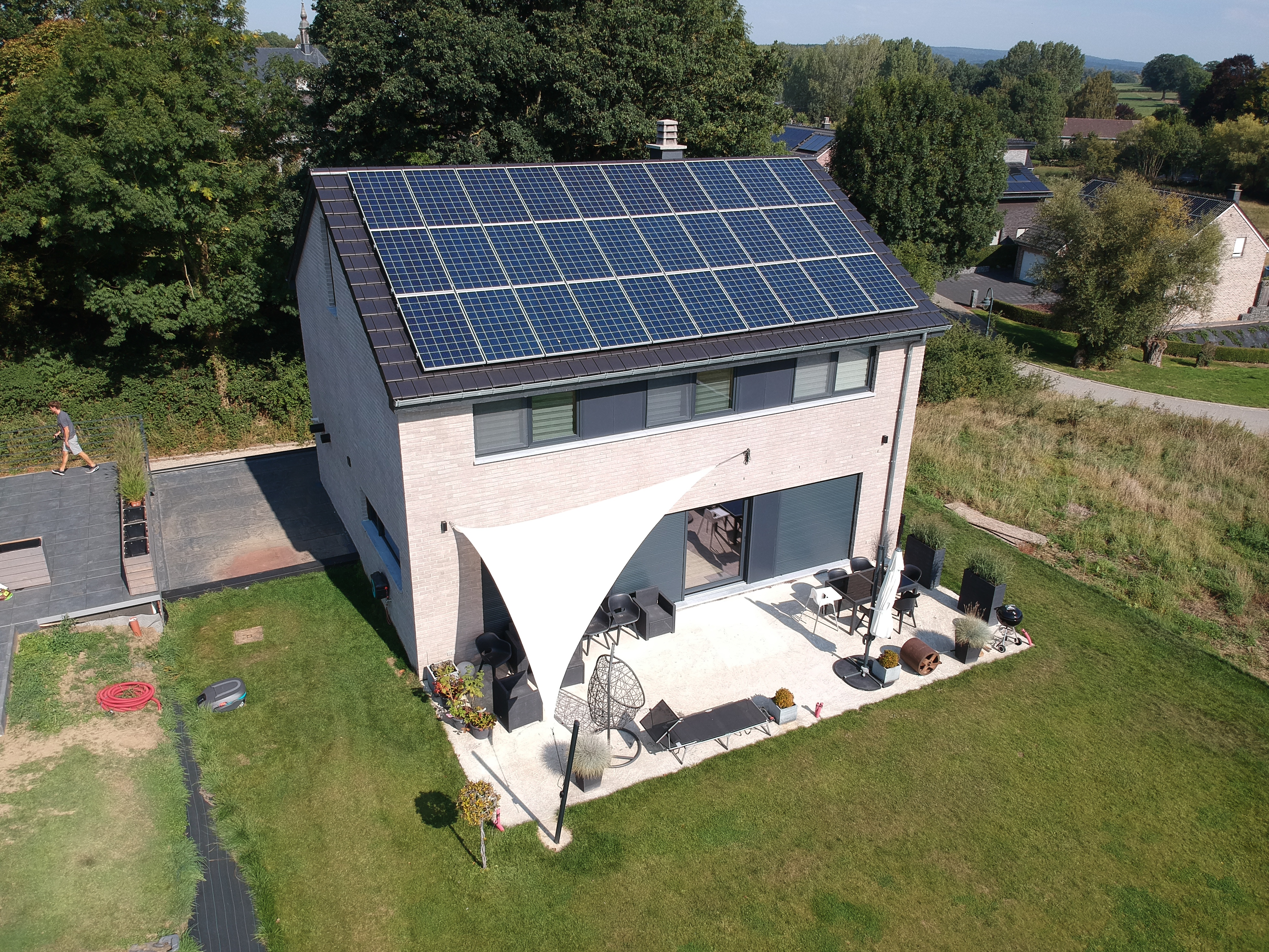 Villa Lontzen - vue arrière de la diagonale en haut à gauche - Danphil-Construction Contractor