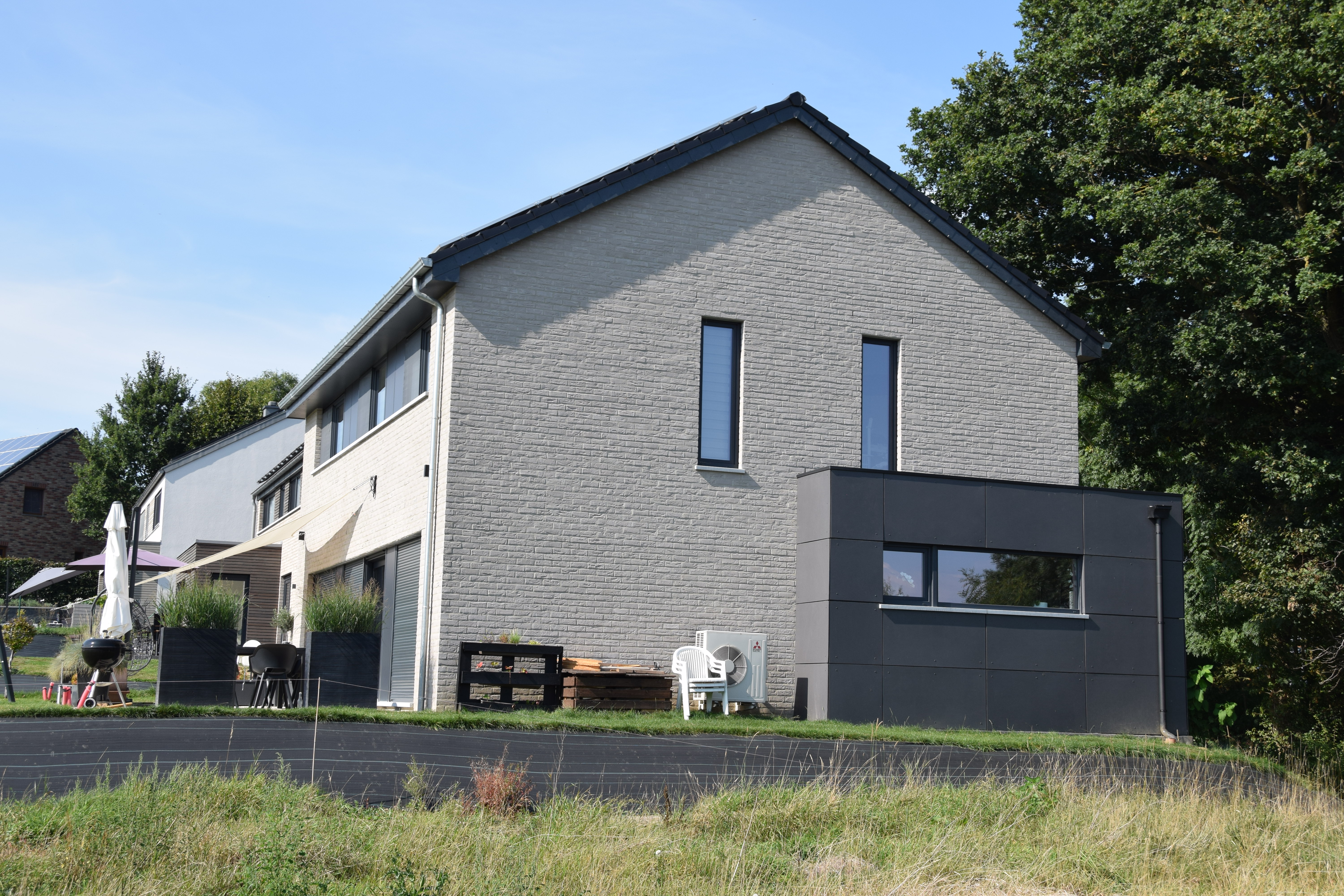 Villa Lontzen - vue latérale de la diagonale à gauche - Danphil-Construction Contractor