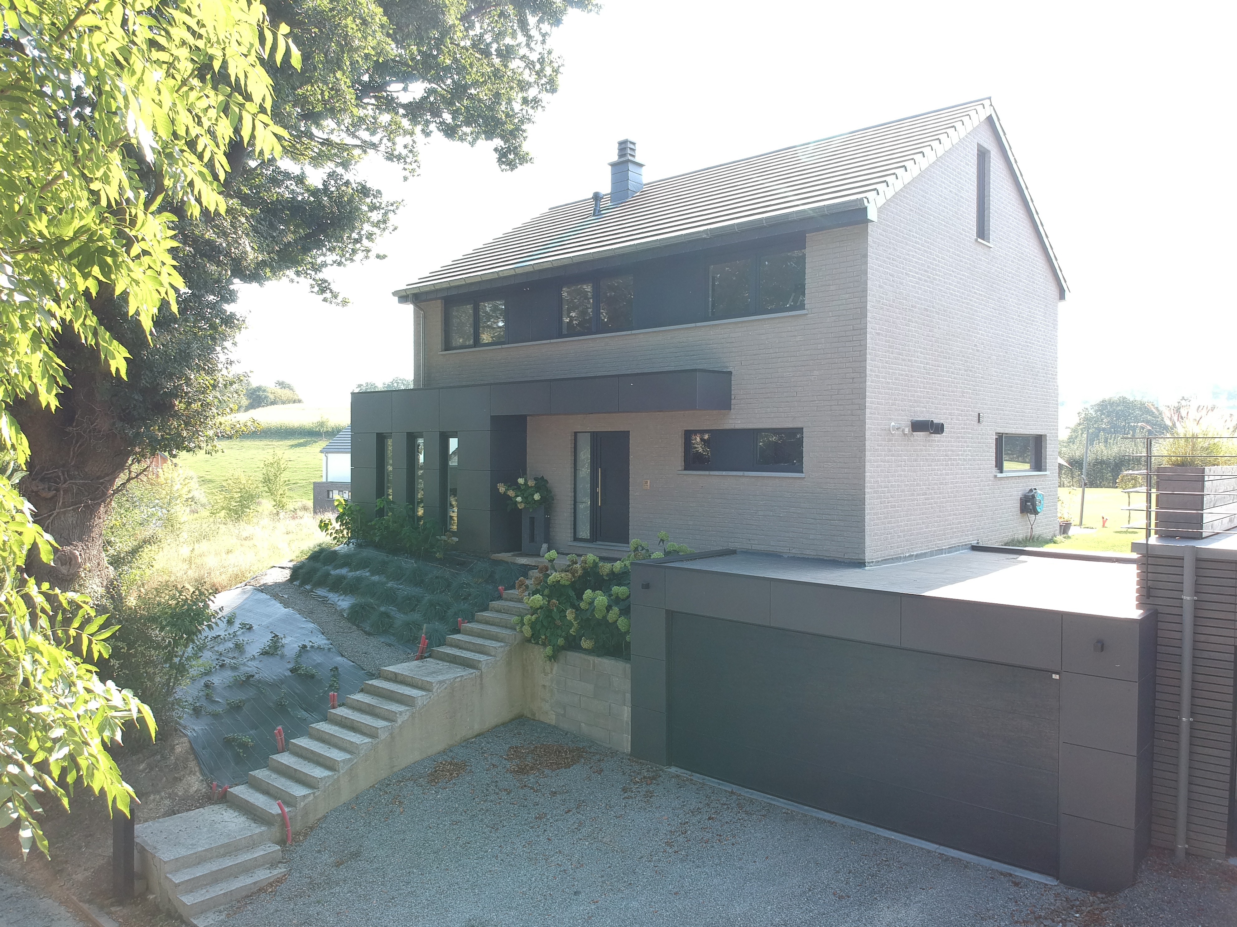 Villa Lontzen - Vue de face en diagonale à droite - Danphil-Construction Contractor