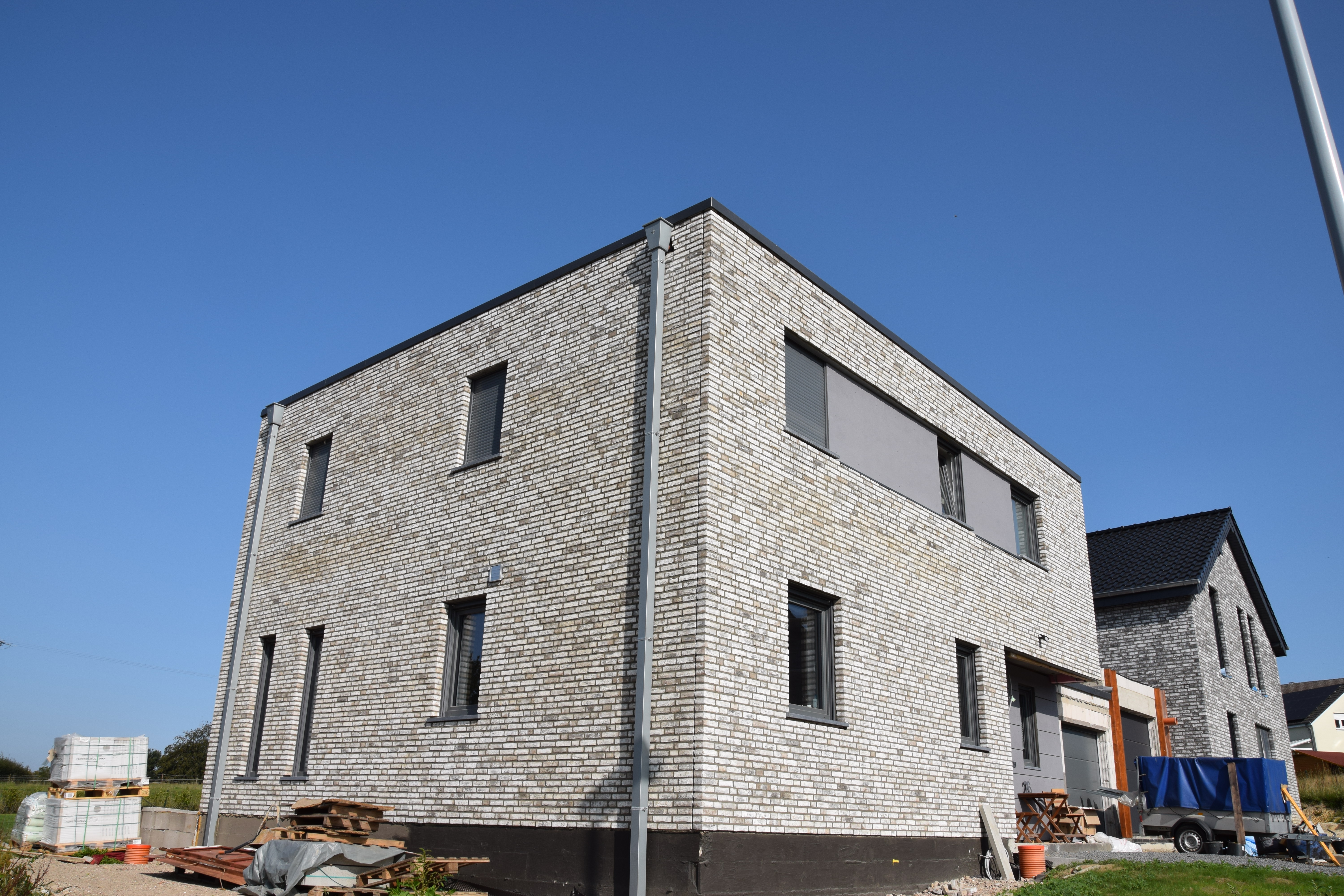 Villa à toit plat Lichtenbusch Raeren - Vue de face à gauche - Danphil-Construction Contractor