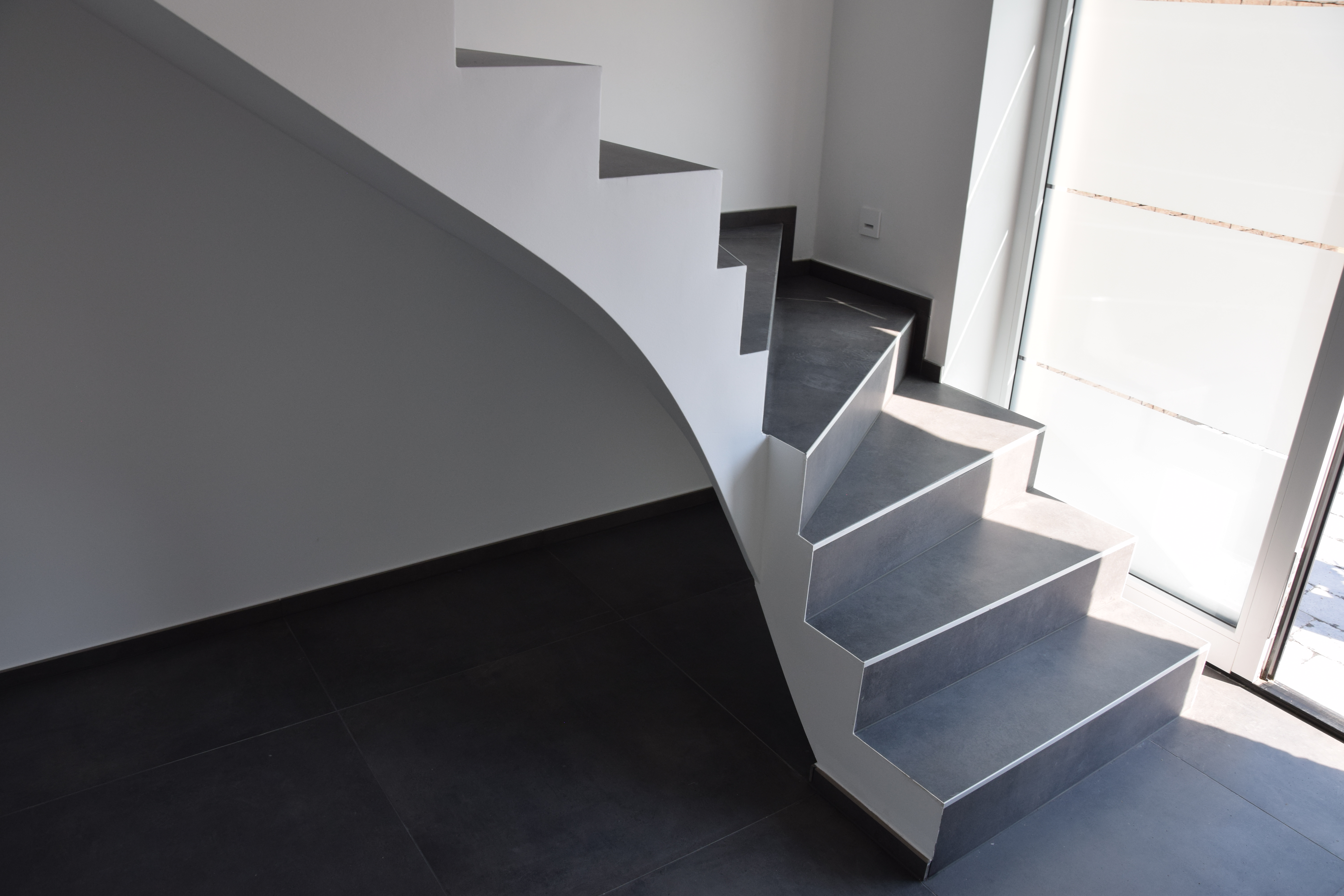 Villa with flat roof Lontzen - Staircase - Danphil-Construction Contractor