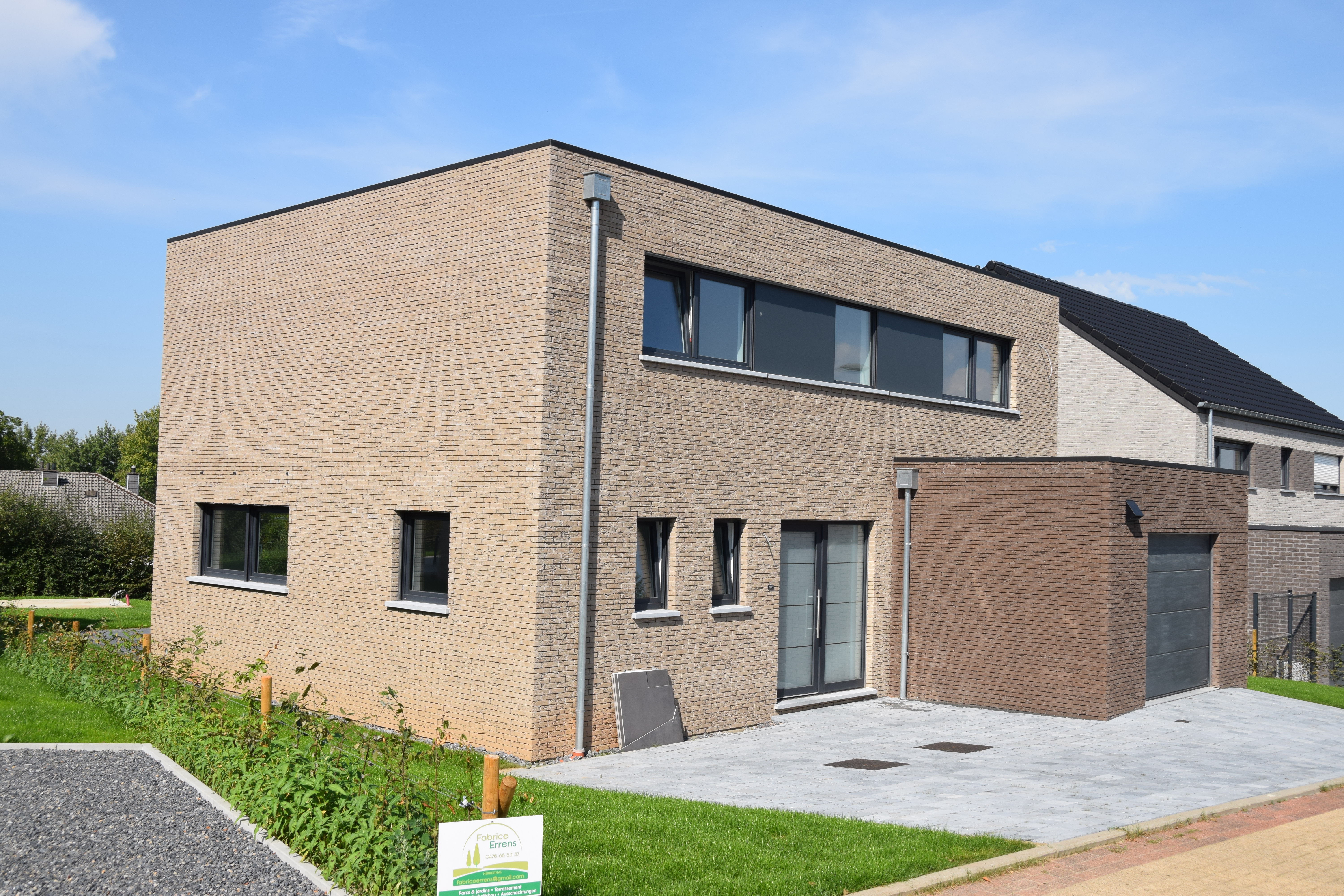 Villa with flat roof Lontzen - Front view left - Danphil-Construction Contractor