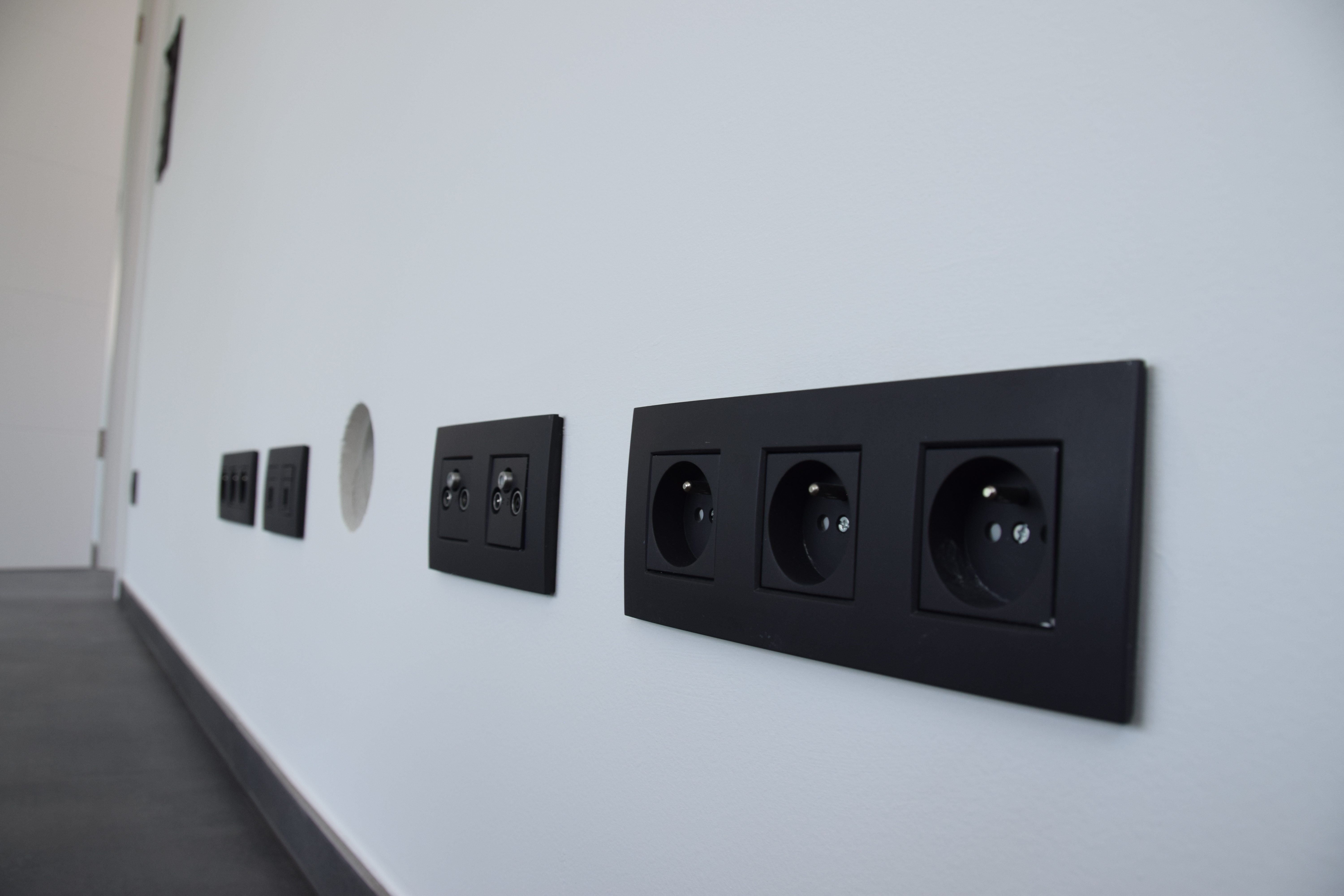 Villa with flat roof Lontzen - Room sockets  - Danphil-Construction Contractor