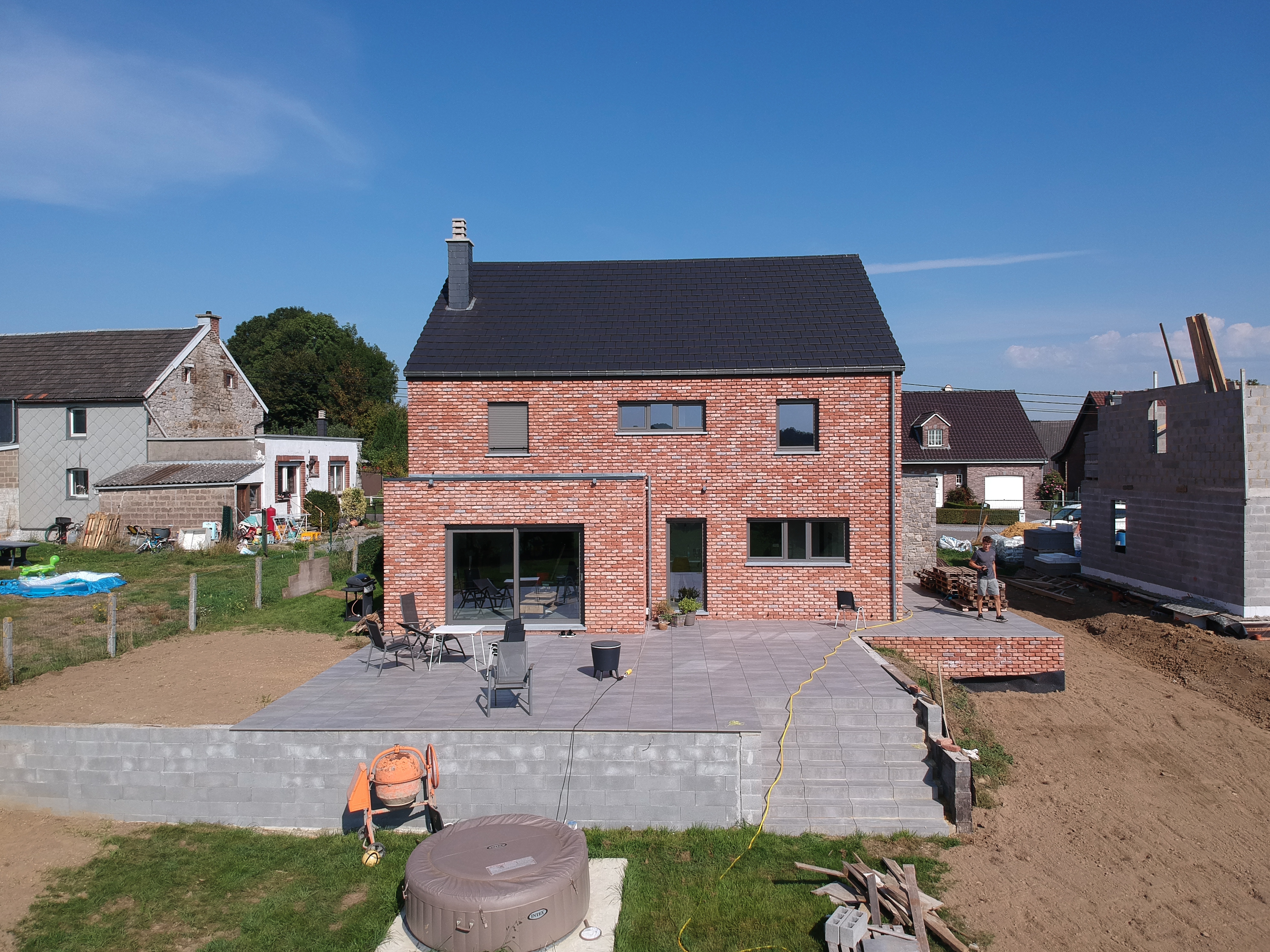 Villa mit Naturstein Bleiberg - Hinteransicht + Pool von nahem - Danphil-Construction Contractor