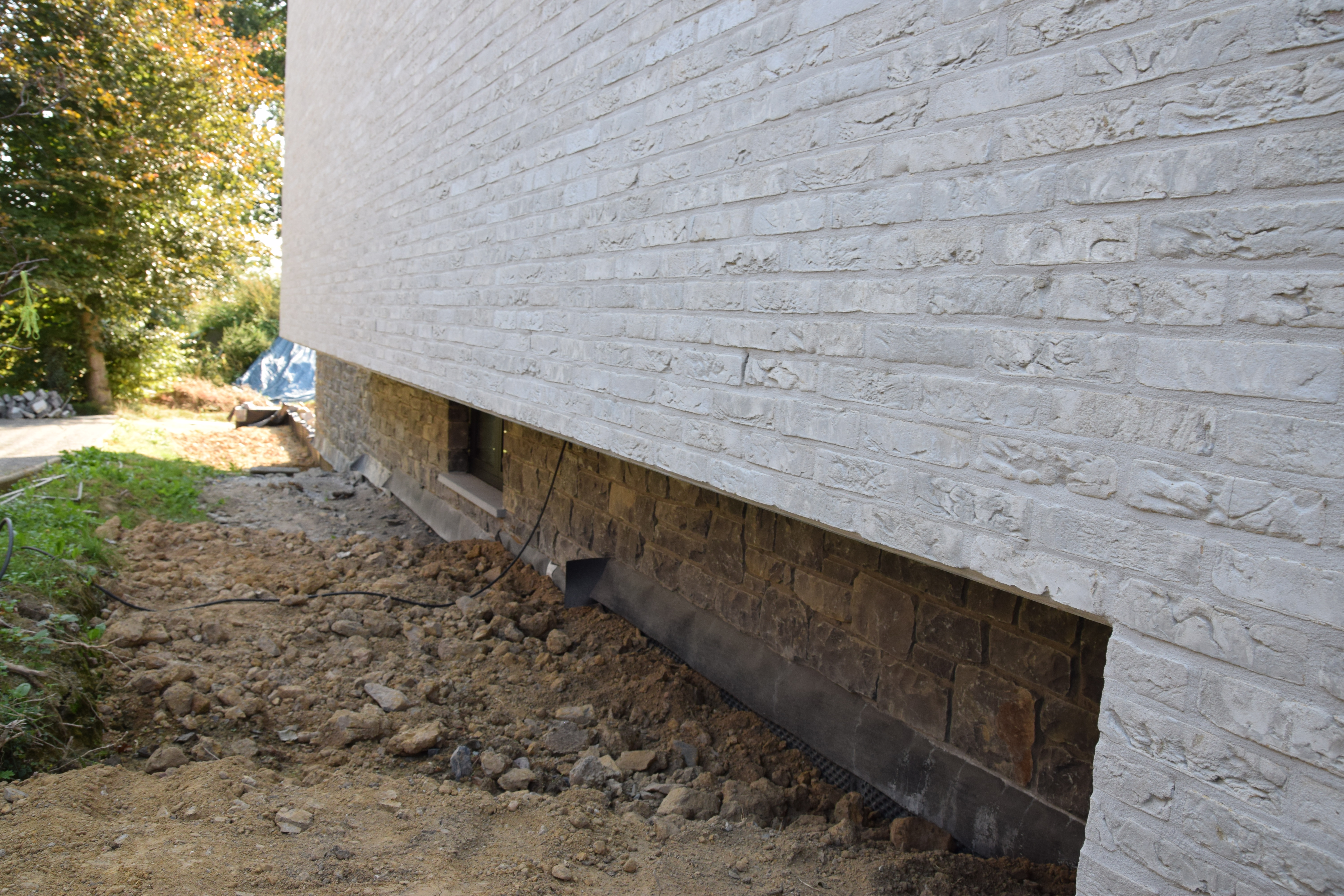 Villa with natural stone Lontzen - Side view right - Danphil-Construction Contractor