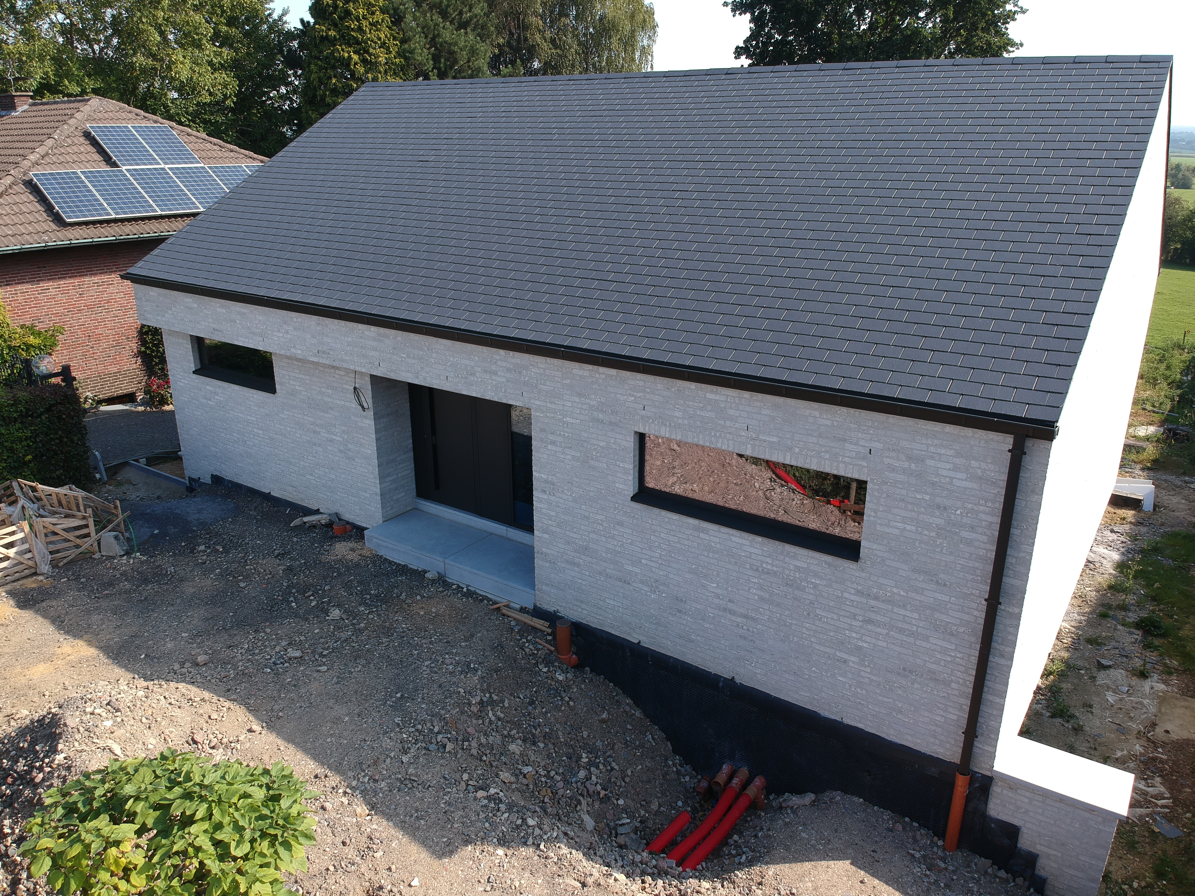 Villa with natural stone Lontzen - Front view top right - Danphil-Construction Contractor