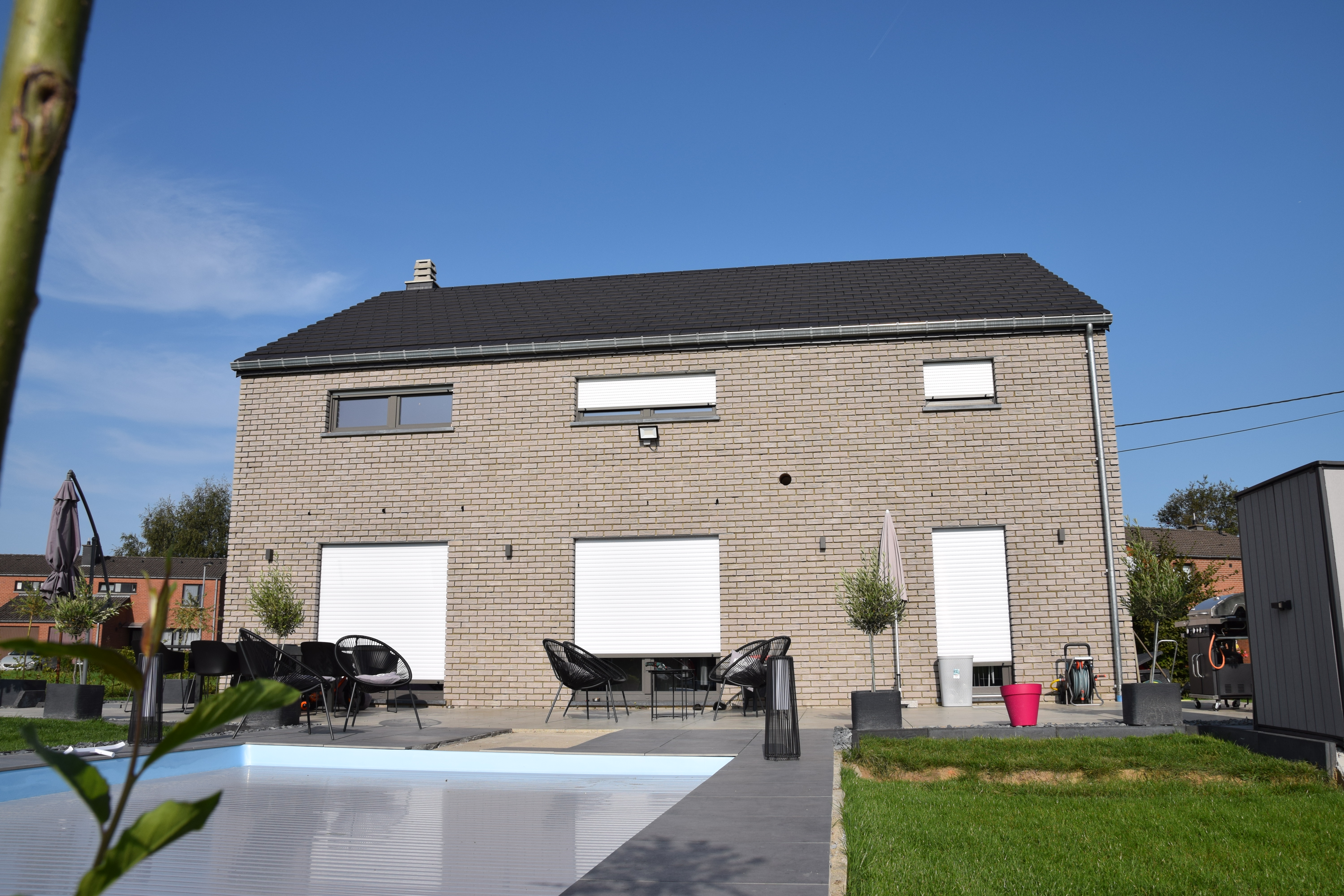 Villa avec piscine Lontzen - vue arrière droite + piscine - Danphil Construction Contractor