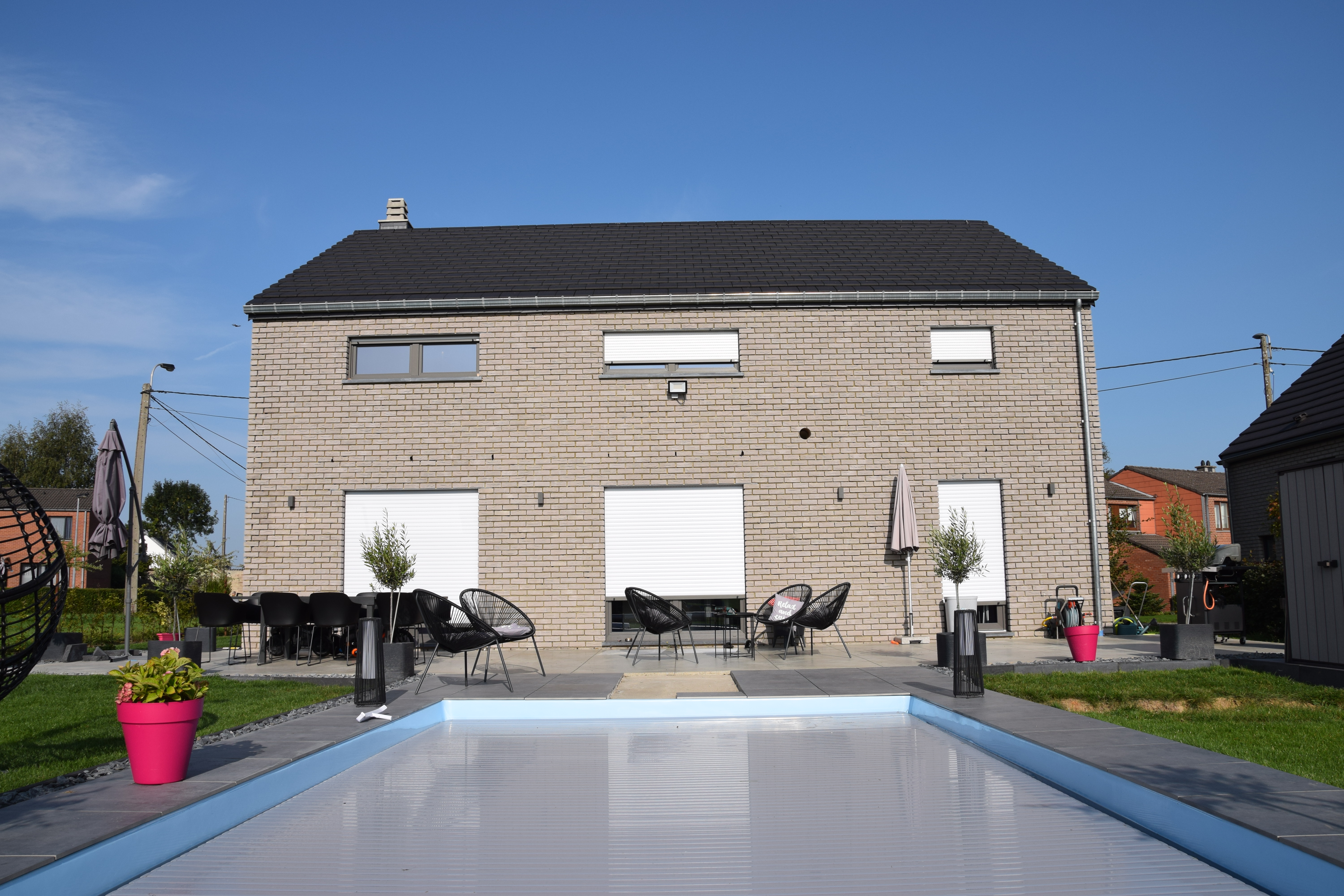 Villa avec piscine Lontzen - Vue arrière de près avec piscine - Danphil Construction Contractor