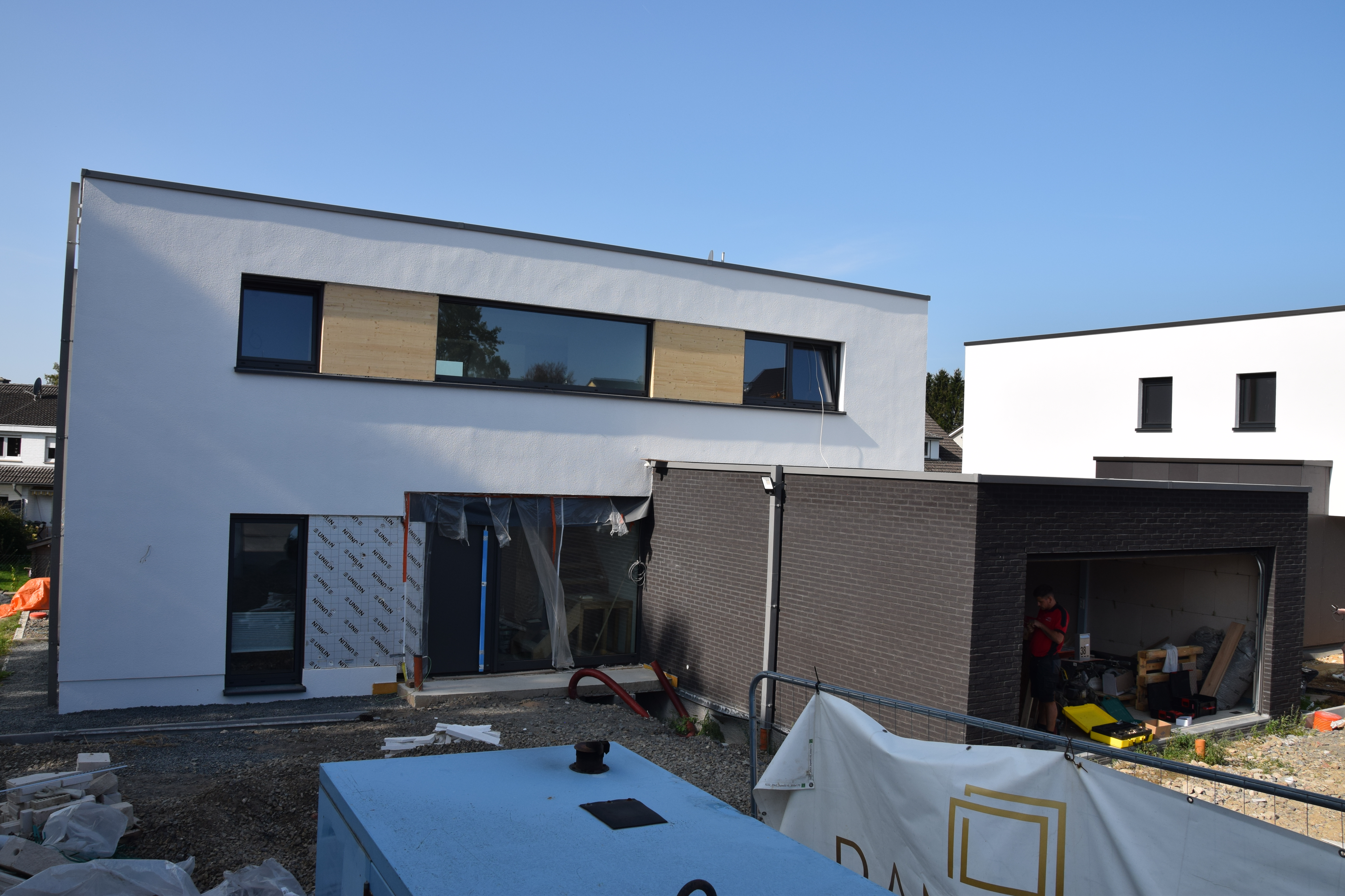 Villa with plastered facade Lichtenbusch Raeren - Front view left - Danphil-Construction Contractor