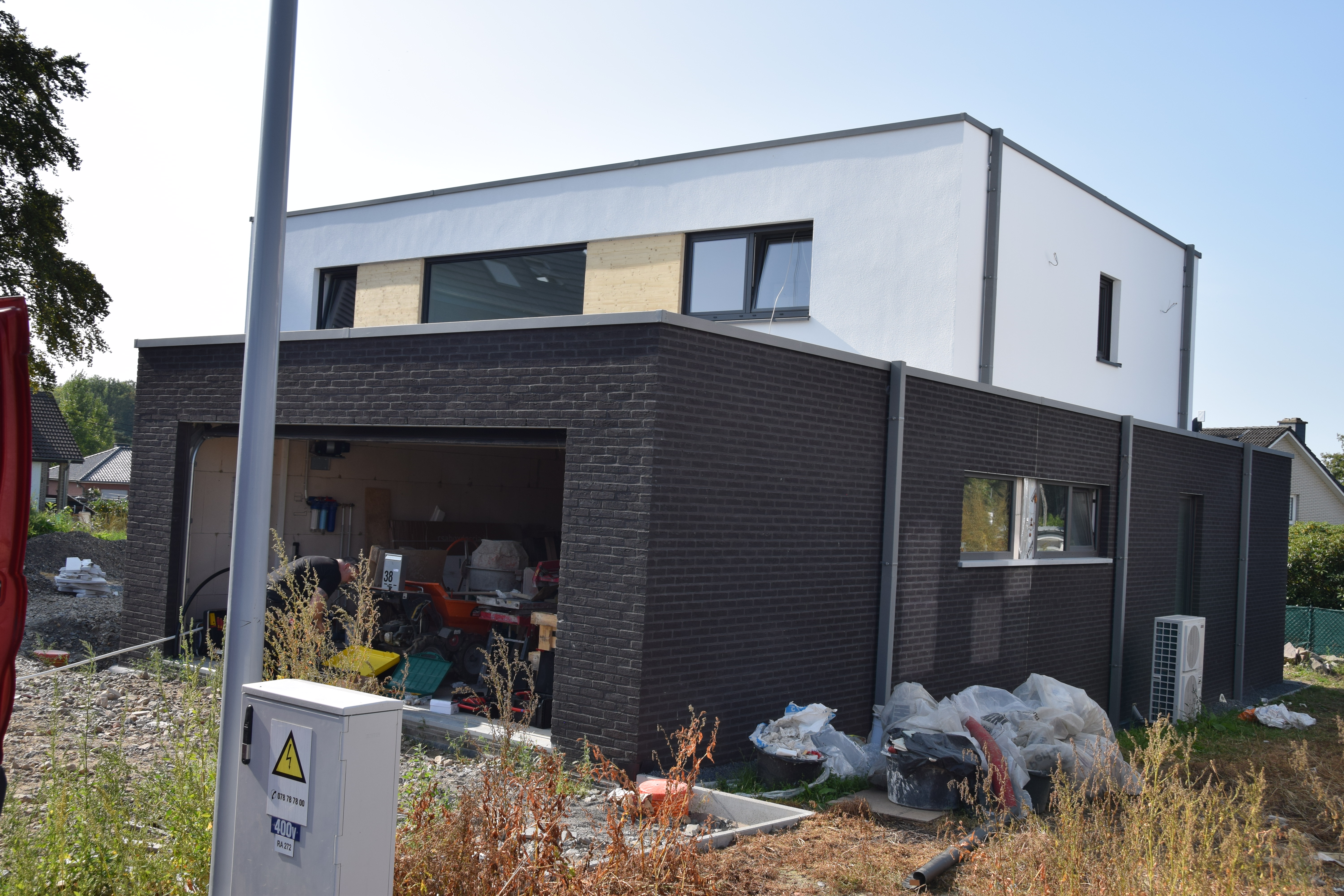 Villa with plastered facade Lichtenbusch Raeren - Front view right - Danphil-Construction Contractor