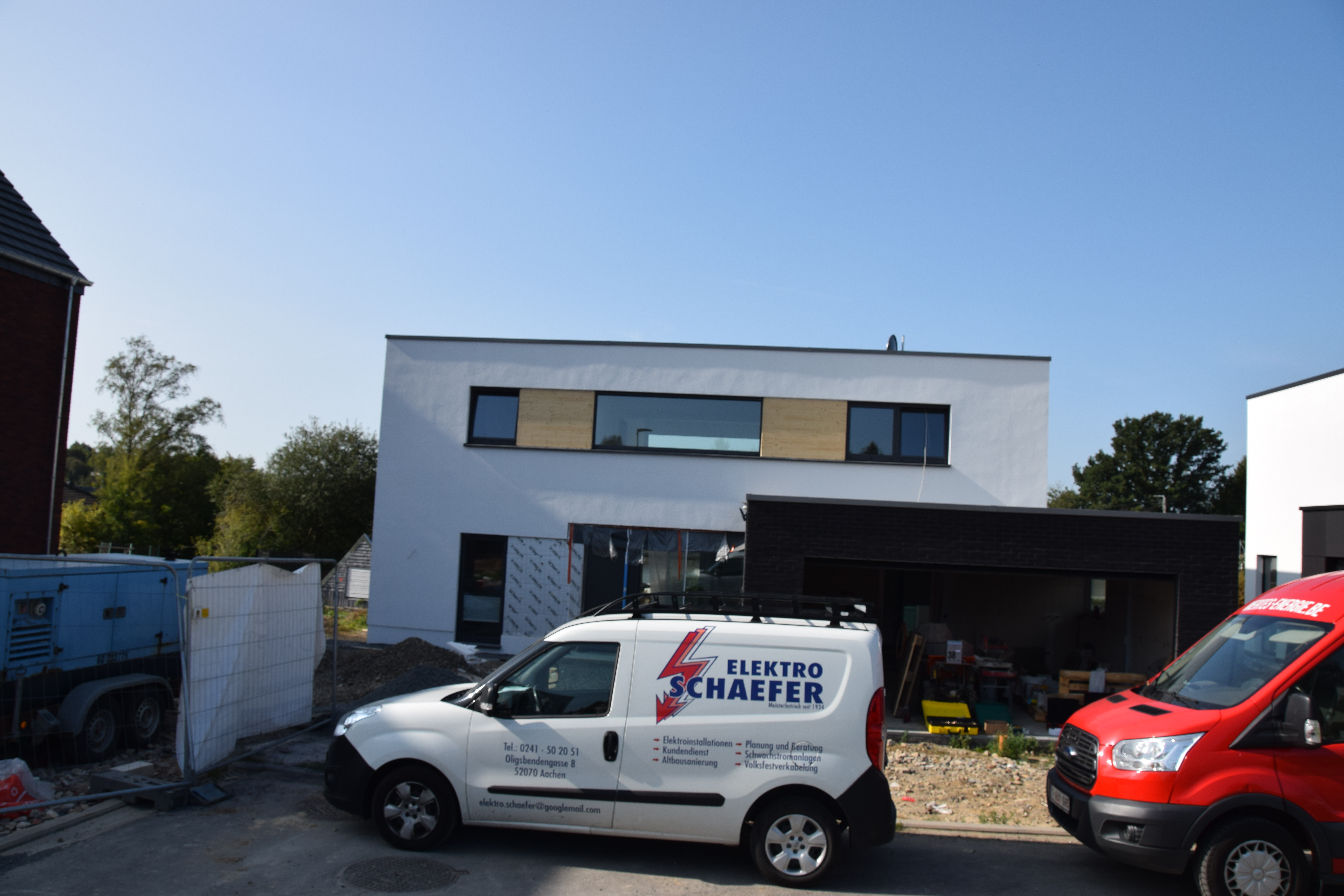 Villa with plastered facade Lichtenbusch Raeren - Front view central far - Danphil-Construction Contractor